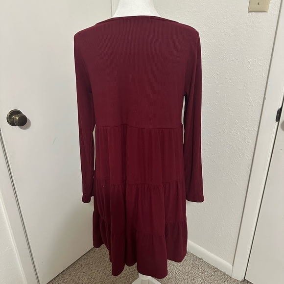 Veveret wine/burgundy tiered long sleeve holiday - Picture 5 of 9